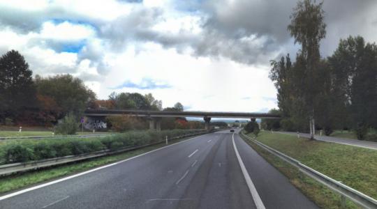 Ze soboty na neděli pozor na uzavírku D10 kvůli demolici mostu ve Svijanech. Foto: mapy.cz