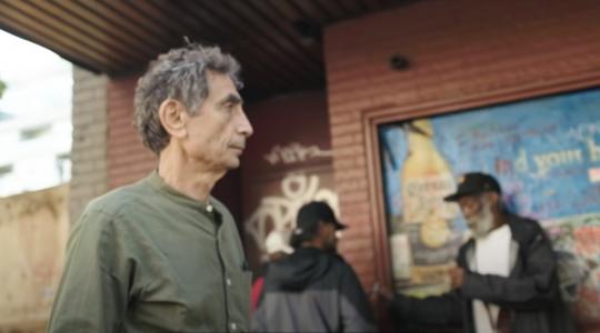 Dokument a následná beseda otevřou v kině téma závislosti a traumatu