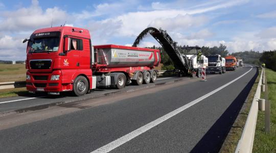 Oprava silnice I/16 mezi Obrubcemi a Obruby je v plném proudu. Foto: ŘSD