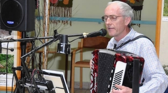 Harmonikář Oldřich Česák zve na své tradiční hraní do hotelu U Hroznu. Foto: archiv redakce