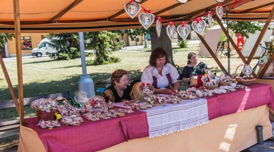 Staročeský jarmark, krojovaný průvod i beseda s Marianem Jelínkem. Pojizerský folklorní festival startuje již tento pátek