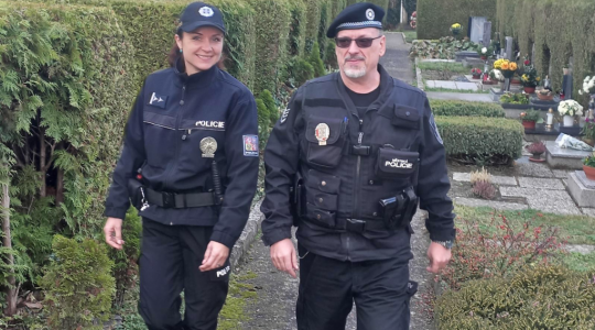 V období Dušiček policisté na Mladoboleslavsku posílili kontroly na hřbitovech. Budou v nich pokračovat i nadále. Foto: Policie ČR