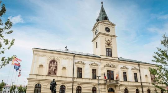 Rozpočet města na rok 2025: Peníze na rekonstrukci ulice Víta Nejedlého, ZŠ Sokolovská i Domov Modrý kámen