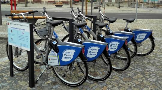 Rada města schválila valorizaci nájemného, podporu z dotačního programu města i pokračování sdílených jízdních kol. Foto: Petr Novák