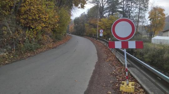 Konec dlouhodobé uzavírky silnice z Mohelnice nad Jizerou na Český Dub se předpokládá v létě příštího roku. Foto: Petr Novák