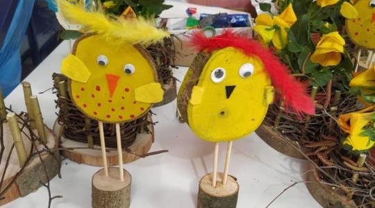 Děti v Klubu dětí a mládeže pekly mazance i tvořily velikonoční dekorace. Foto: Klub dětí a mládeže