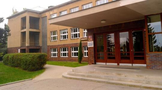 Základní školu Studentská povede i v dalších letech Vladimír Čermák, v konkursním řízení obhájil post ředitele. Foto: město Mnichovo Hradiště
